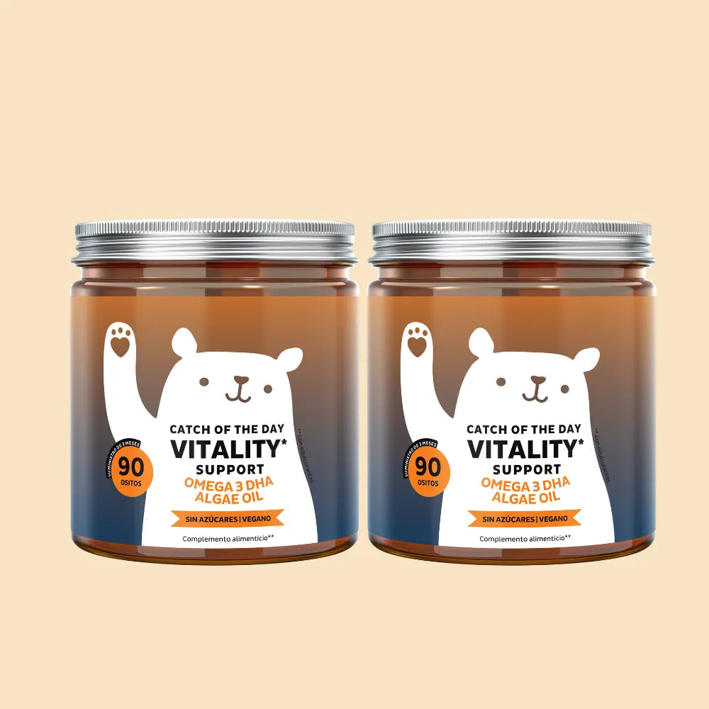 Imagen del pack de 2 botes de Catch of the Day Vitality Support con Omega 3 DHA y vitamina C de Bears with Benefits, con 180 gominolas en total para el apoyo de la vitalidad y el bienestar general.