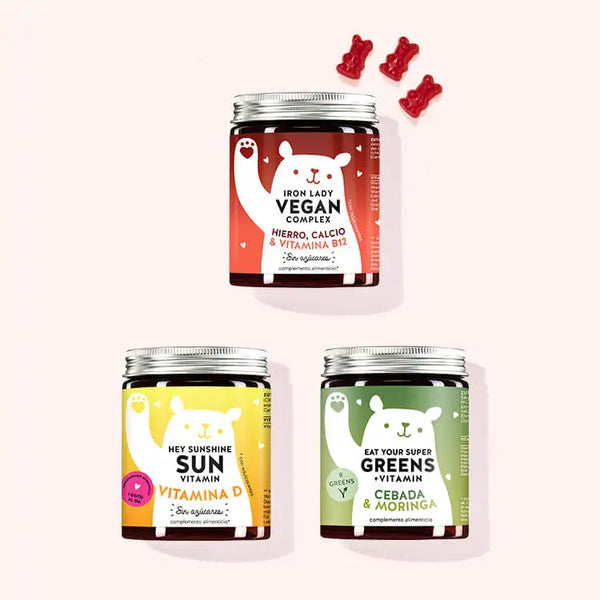 Set de 3 "Green Iron Boost" compuesto por las Iron Lady Vegan Vitamins con hierro, las Hey Sunshine Sun Vitamins con vitamina D y las Eat your Super Greens Vitamins con hierba de cebada de Bears with Benefits.