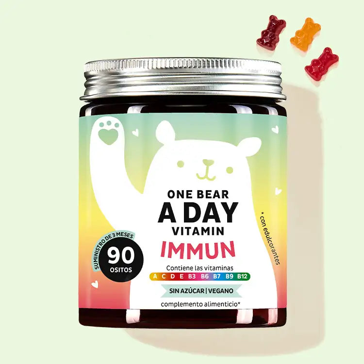 Una lata de One Bear A Day Immune Vitamins con complejo multivitamínico de Bears with Benefits para el sistema inmunitario.